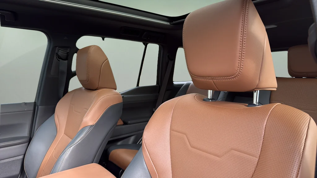Certified Used 2024  Lexus 550 Luxury+ image 11