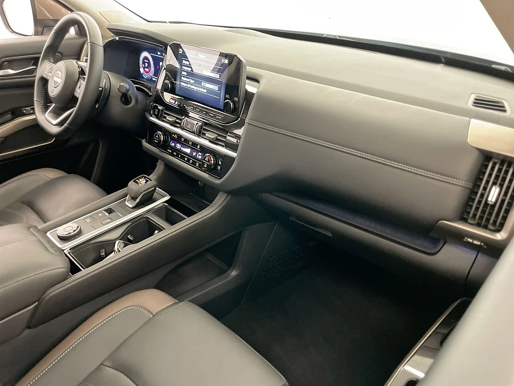 Used 2025 TAN Nissan Platinum image 30