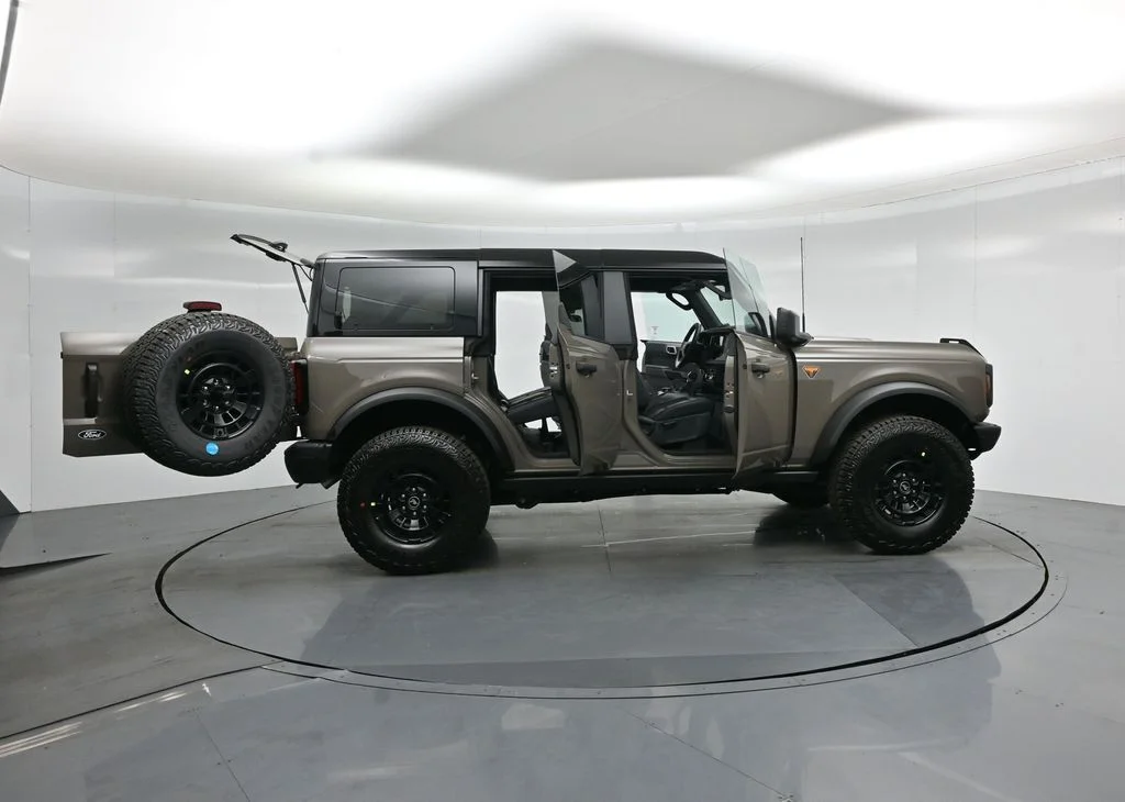 New 2026 Marsh Gray Ford Badlands image 4
