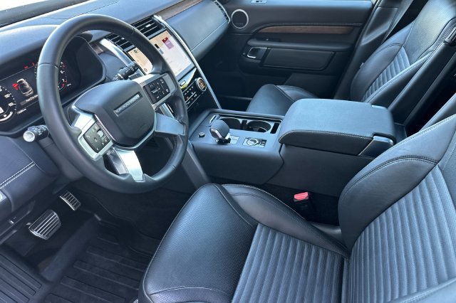 Certified Used 2025 Gray Land Rover Dynamic SE image 9