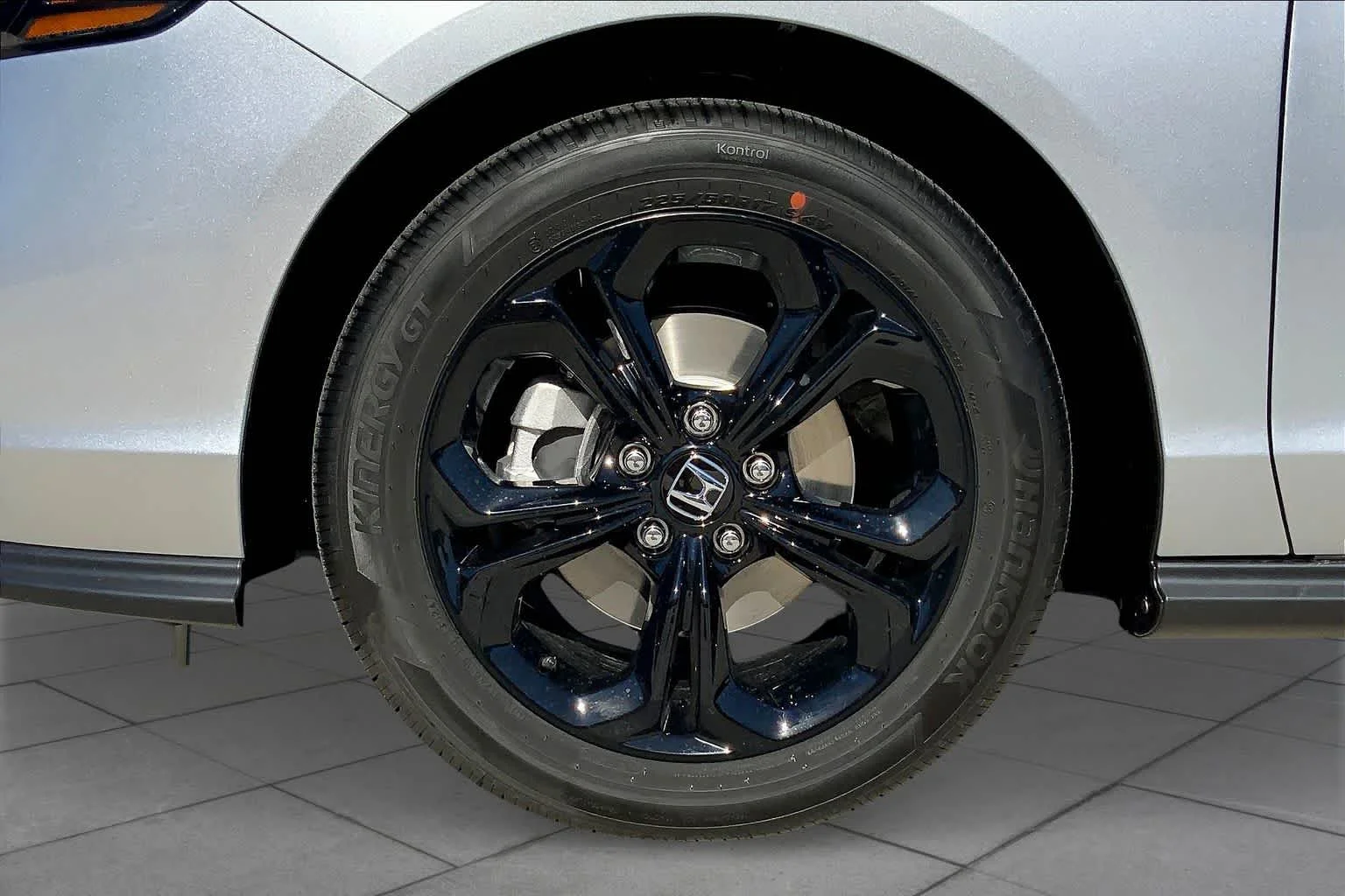 Used 2025 Solar Silver Metallic Honda SE image 15