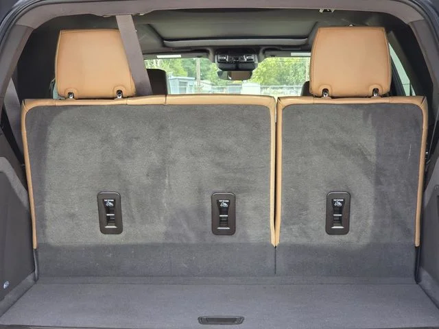 Used 2022 White Cadillac Premium Luxury image 9