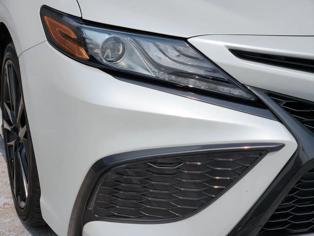 Used 2022 Wind Chill Pearl Toyota XSE image 10