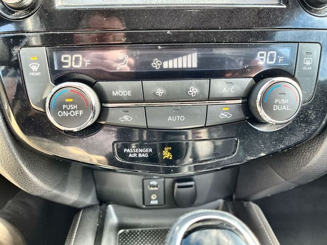 Used 2017 White Nissan SL image 19