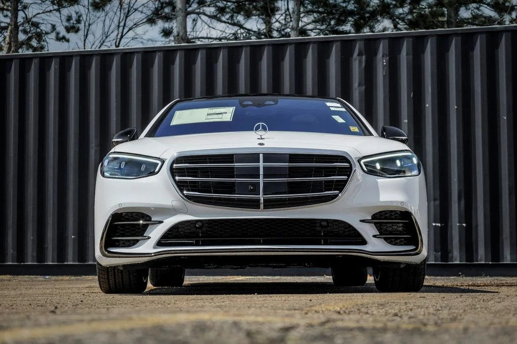 New 2026 MANUFAKTUR Moonlight White Metallic Mercedes-Benz S 580 image 5