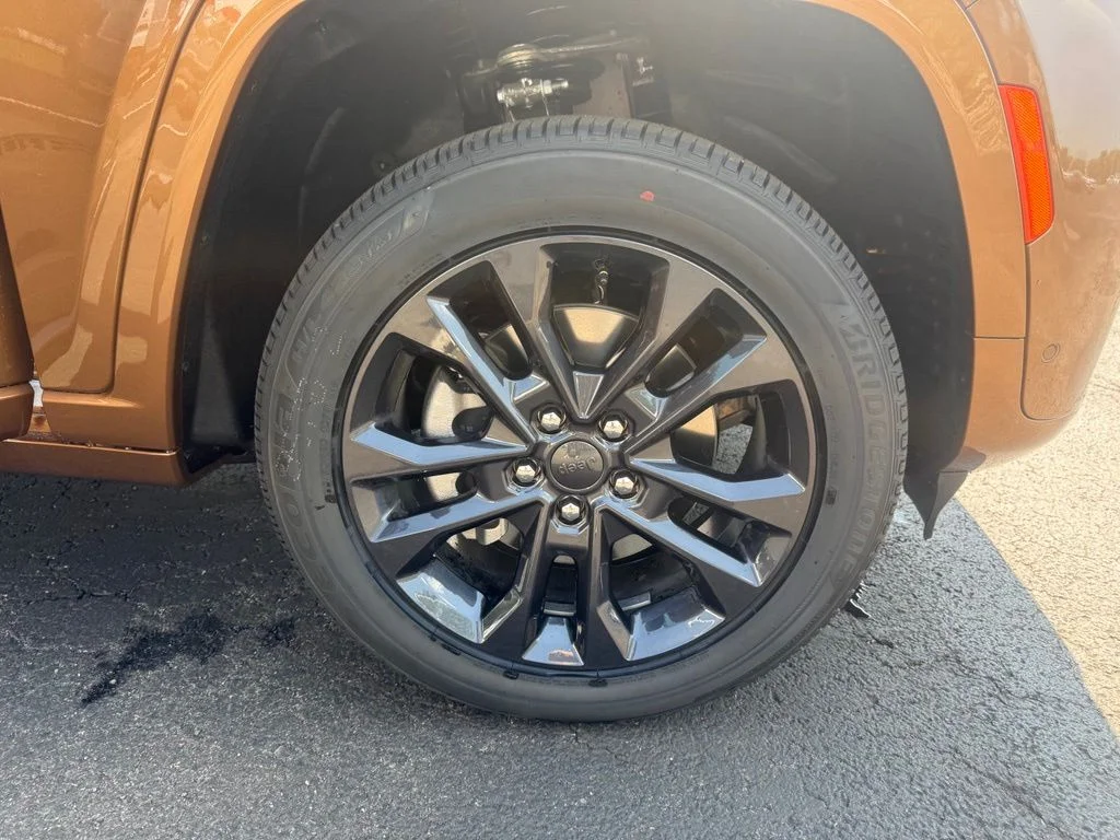 New 2026 Copper Shino Metallic Clear-Coat Exterior Paint Jeep Limited Reserve image 61