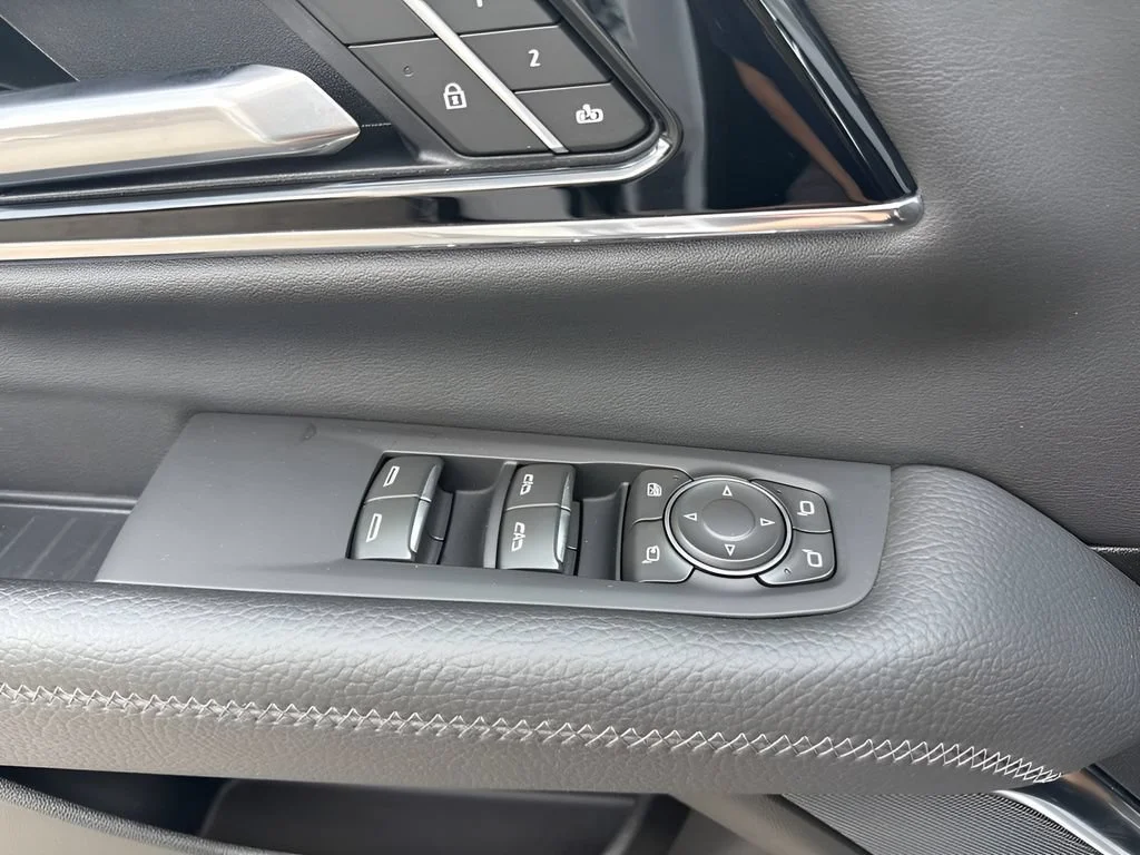 Used 2025 Summit White GMC Denali image 30