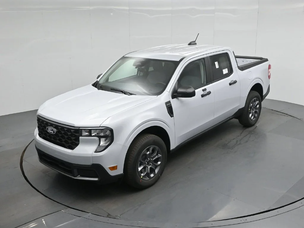 New 2026 Space White Metallic Ford XLT image 29