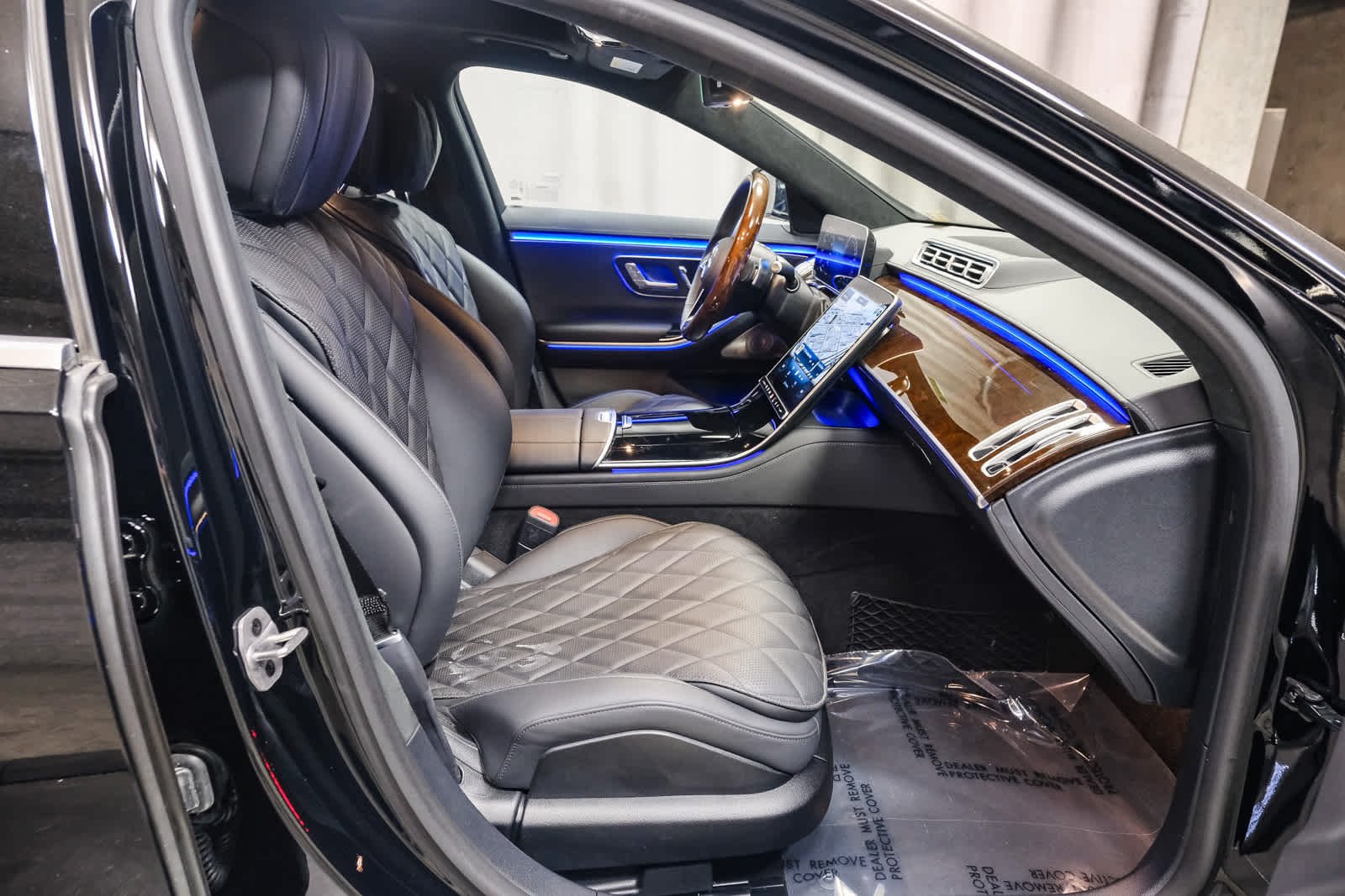 Used 2024 Black Mercedes-Benz S 580e image 23