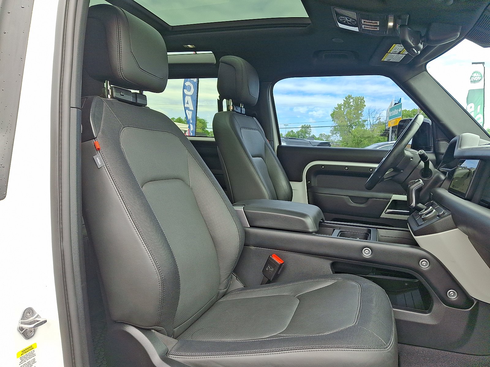 Used 2023 Fuji White - 1AA Land Rover 90 X-Dynamic SE image 16