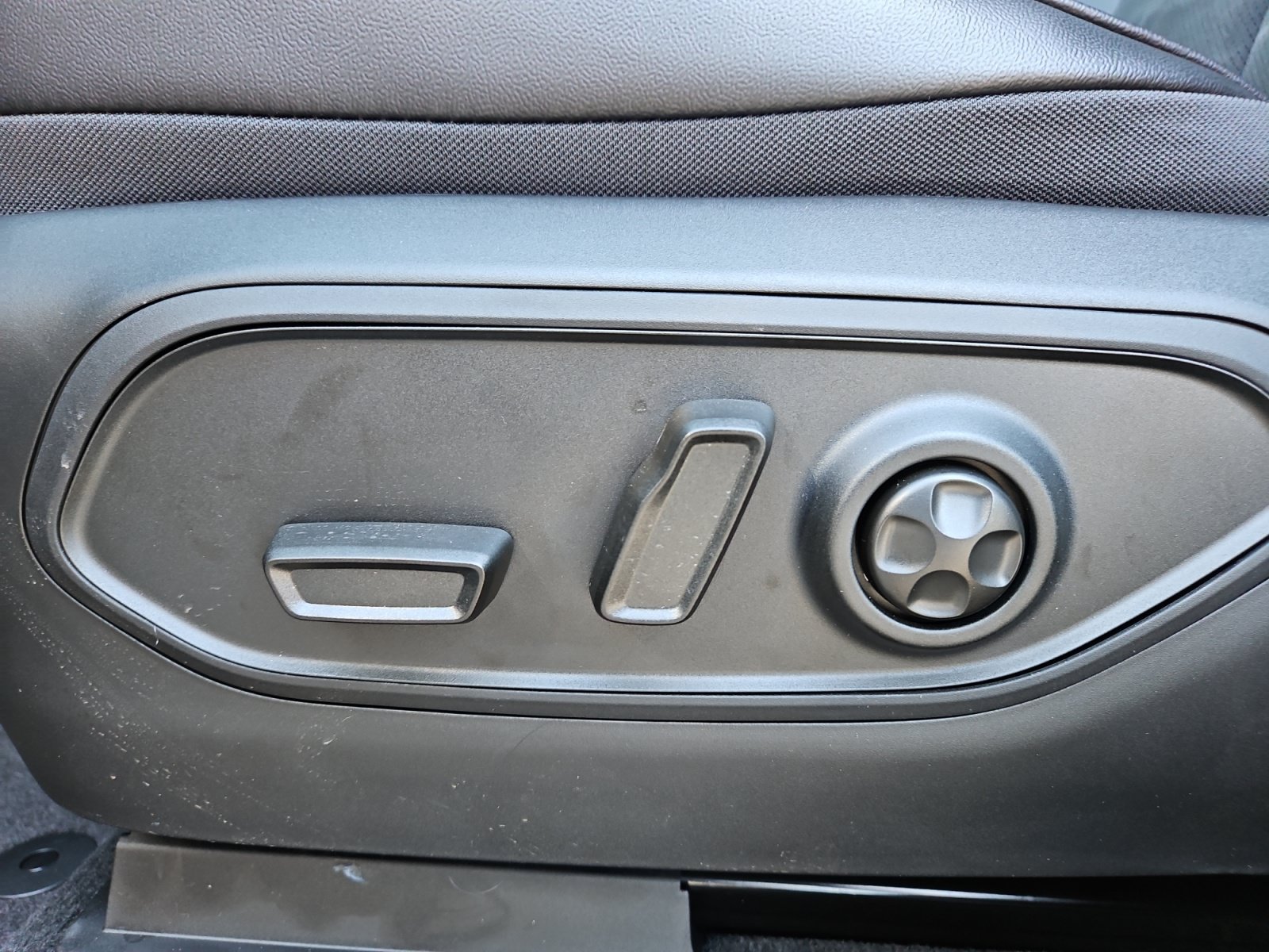 New 2027 Sting-Gray Clearcoat Jeep Laredo Altitude image 20