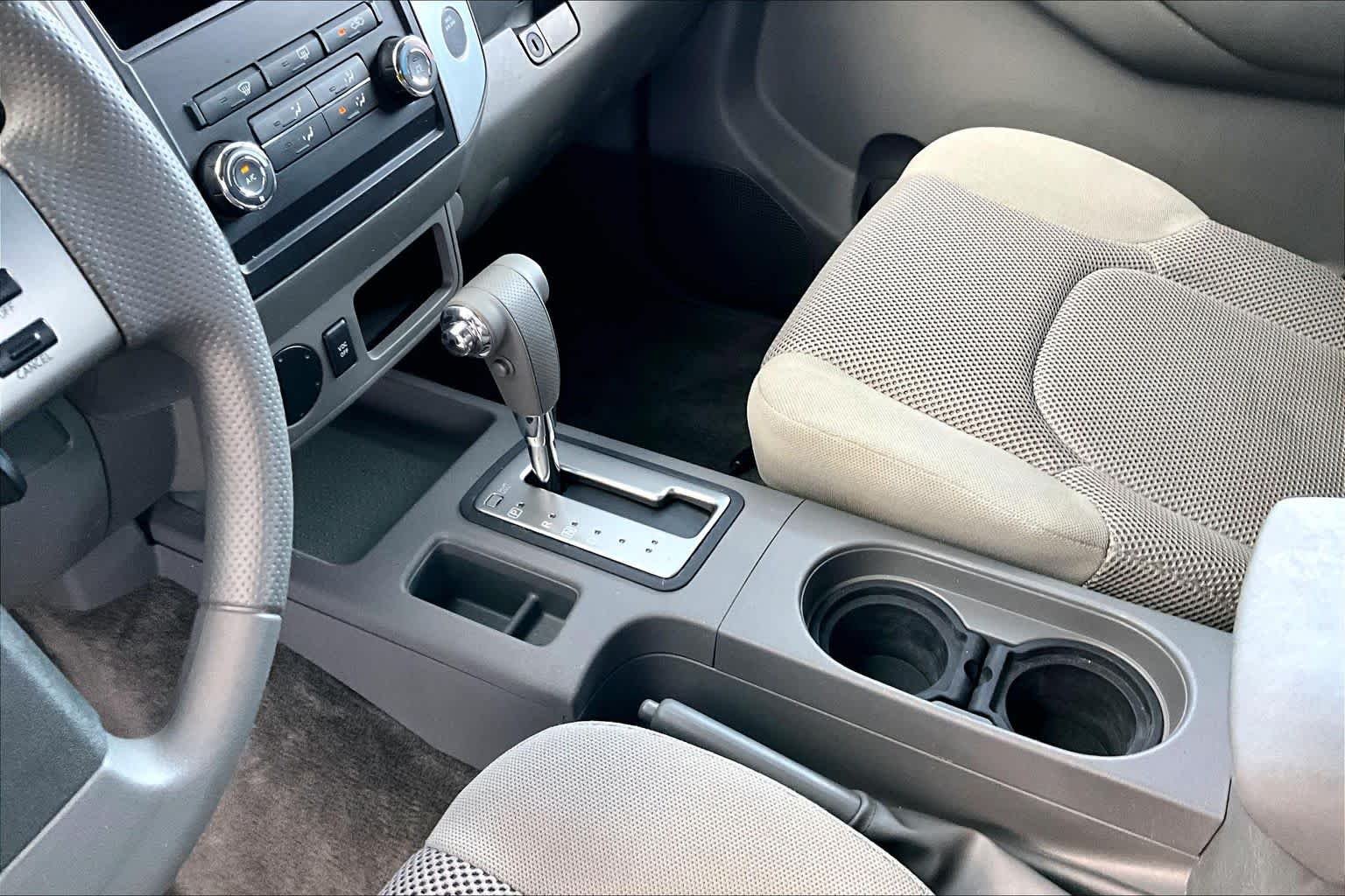 Used 2010 Super Black Nissan SE image 15