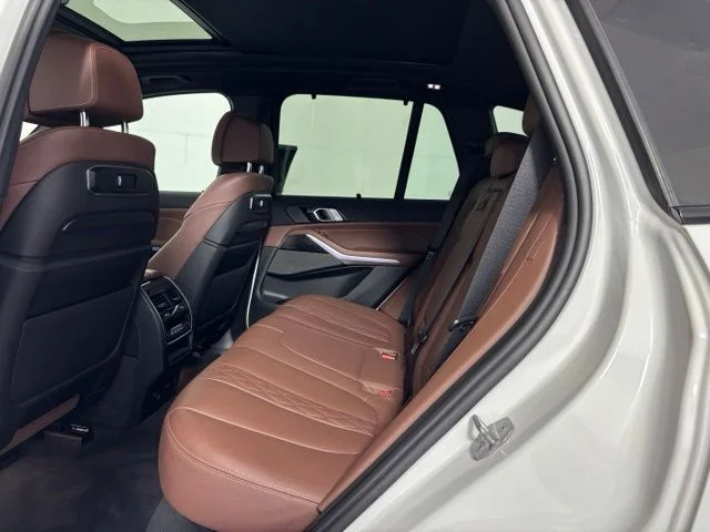 Used 2024 White BMW M60i image 19