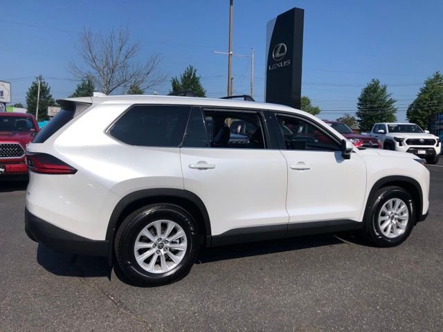 Used 2025 Beige Toyota XLE image 3