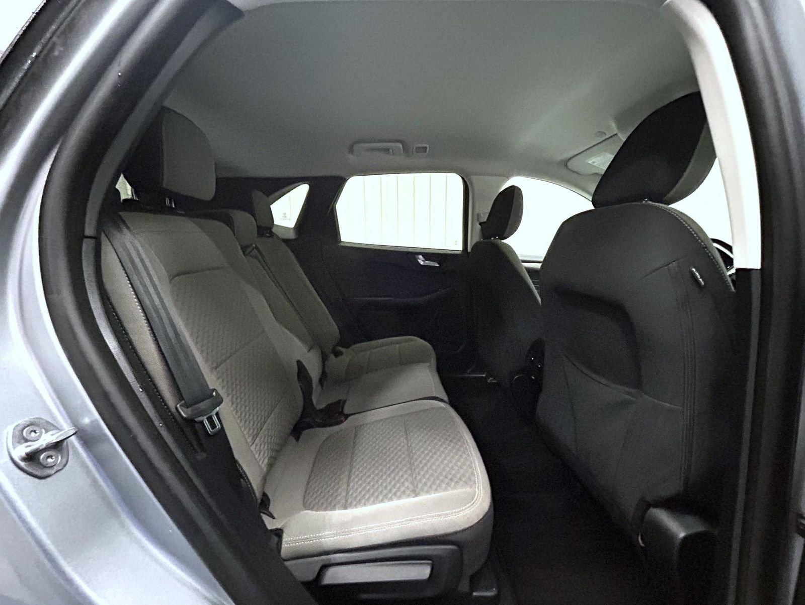 Used 2021 Silver Ford SE image 18