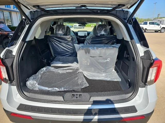 New 2026 Space White Metallic Ford Active image 44