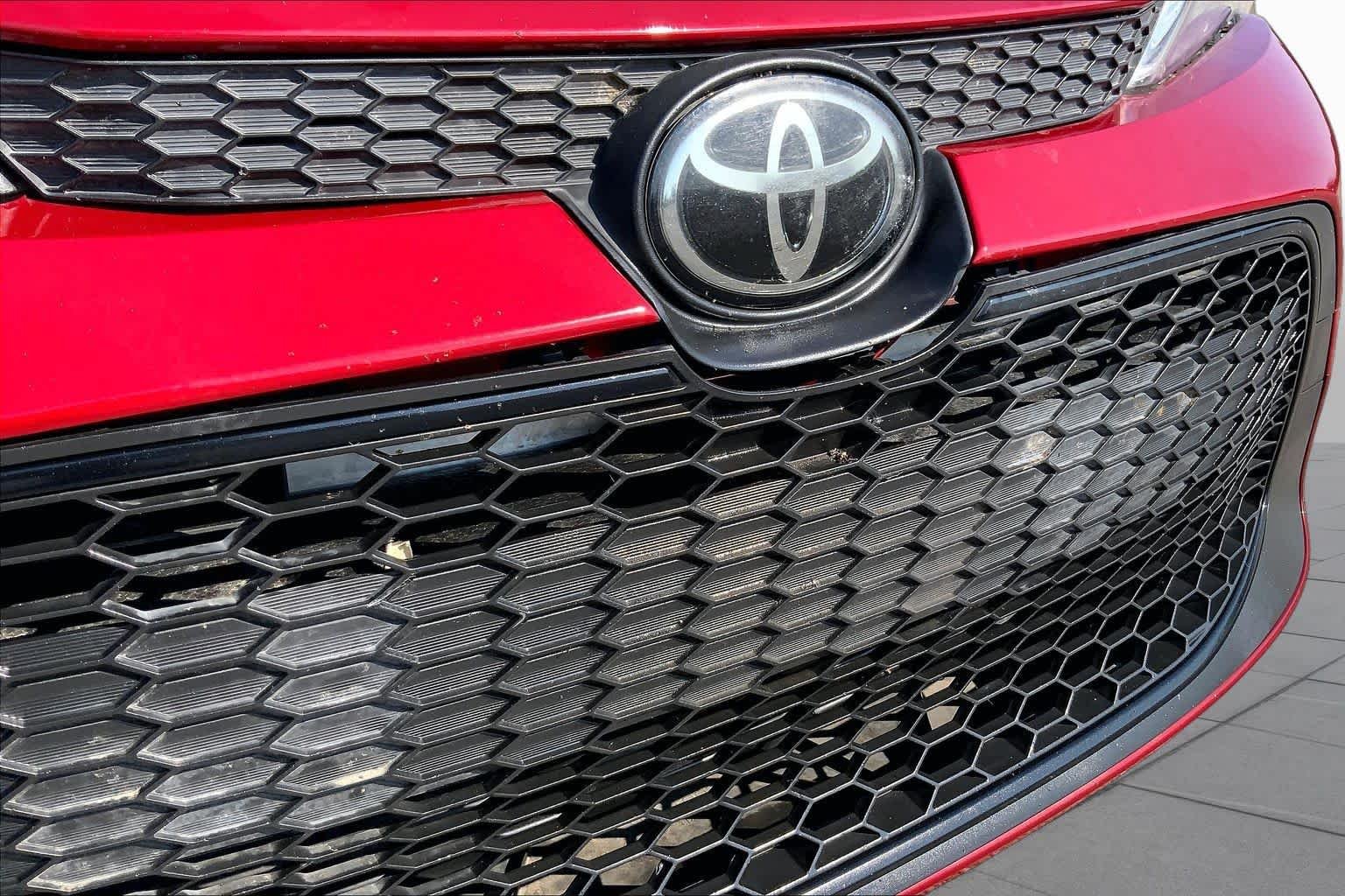 Used 2020 Barcelona Red Metallic Toyota LE image 29