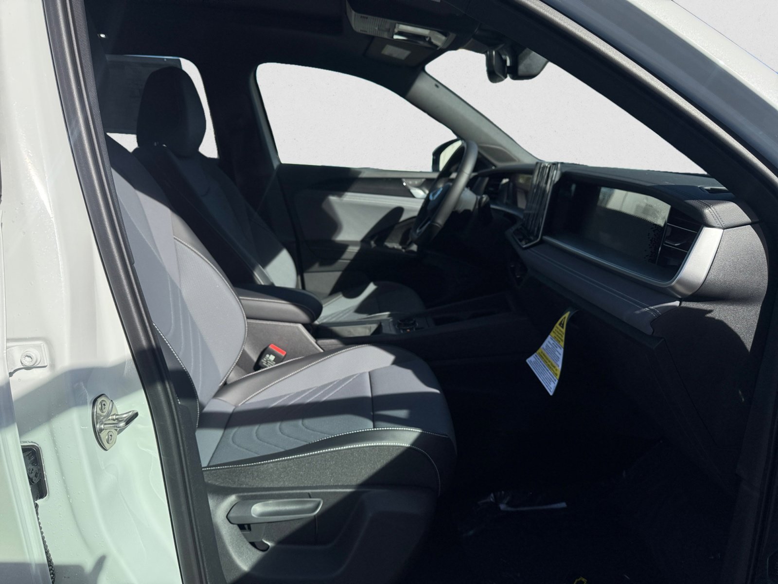 New 2026 Opal White Volkswagen SE R-Line Black image 15