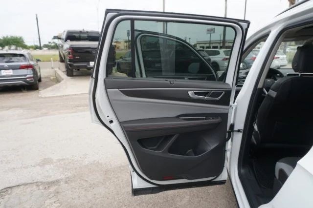 New 2024  Volkswagen 2.0T Peak Edition SEL image 17