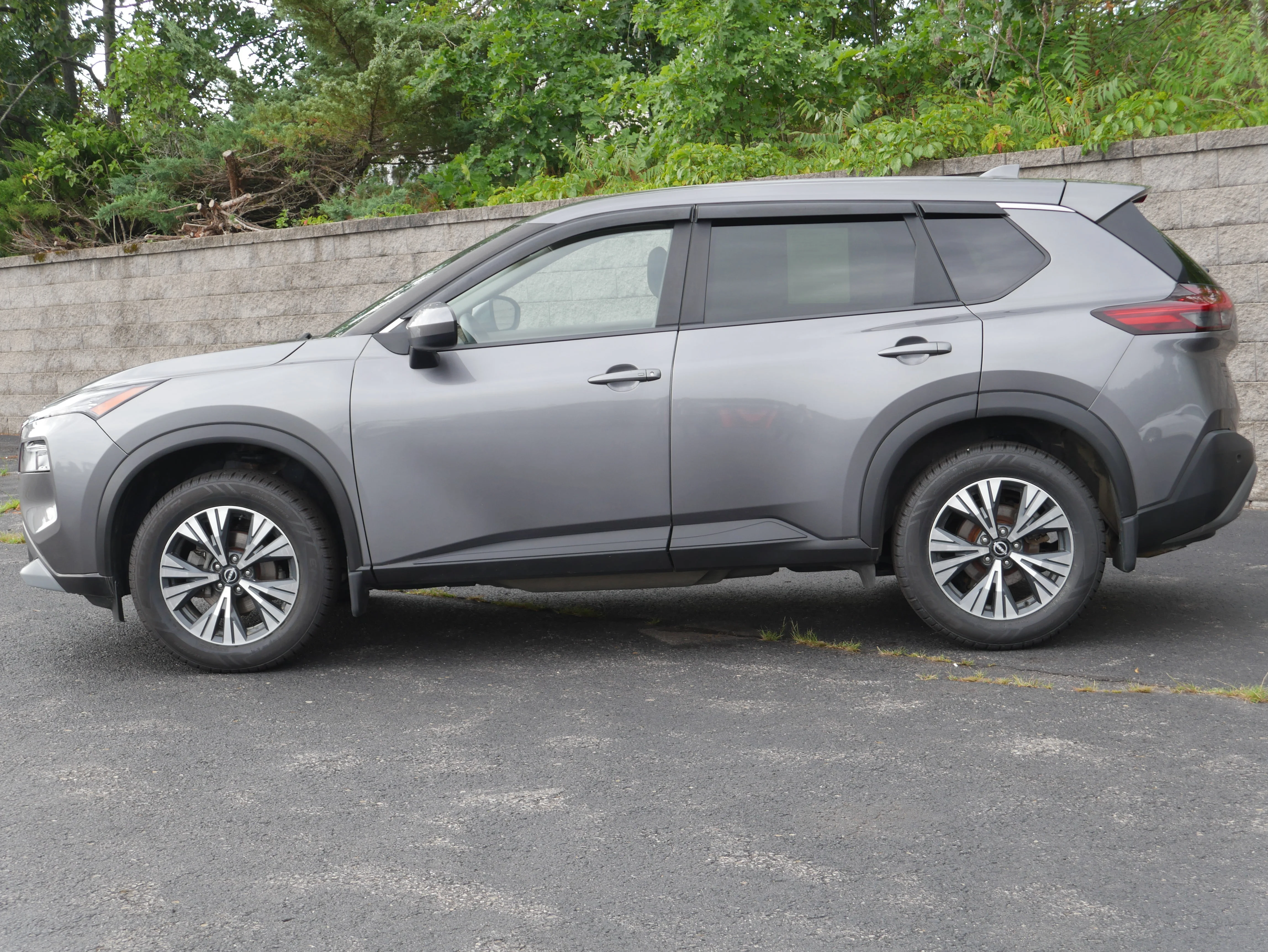 Used 2023 Gun Metallic Nissan SV image 3