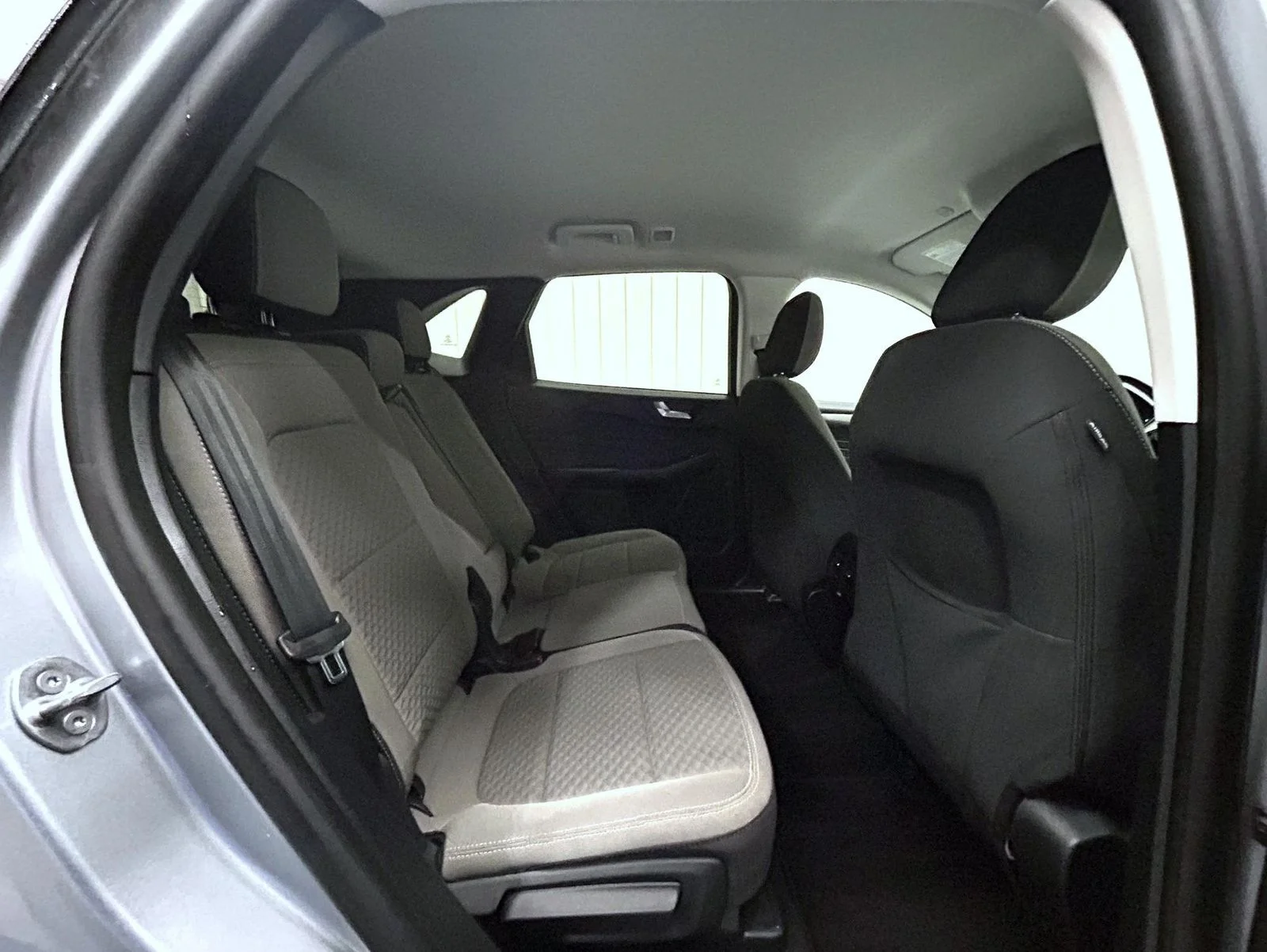 Used 2021 Silver Ford SE image 18