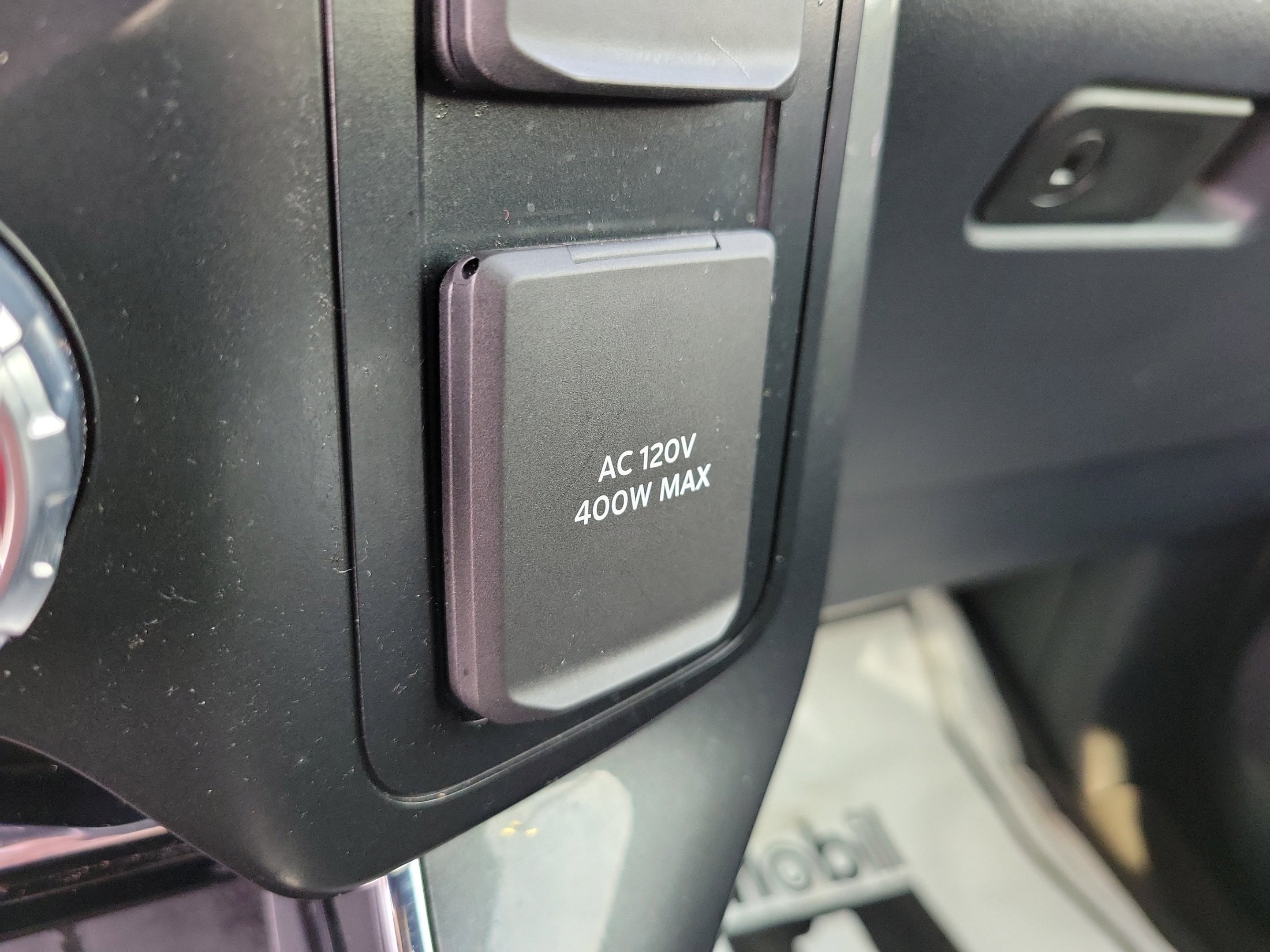 Used 2022 Black Metallic Ford Lariat image 34