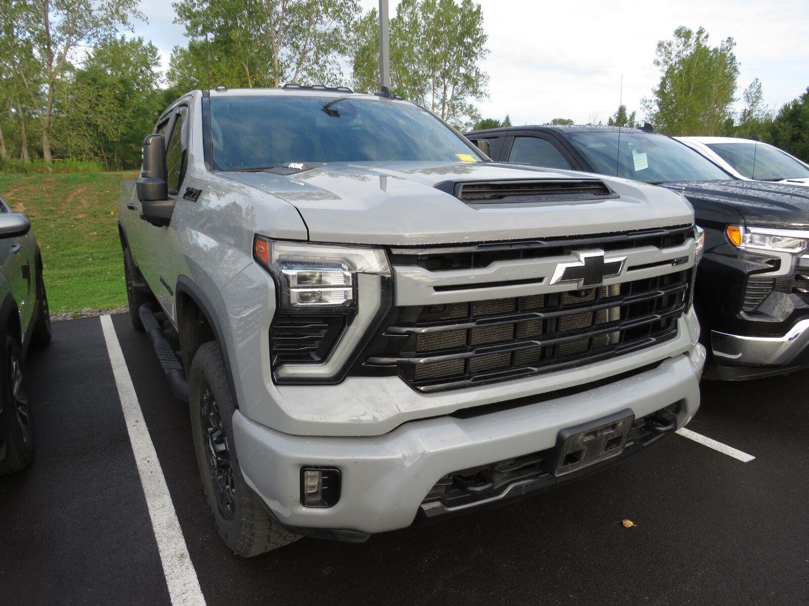 Used 2024 Slate Gray Metallic Chevrolet LT image 3