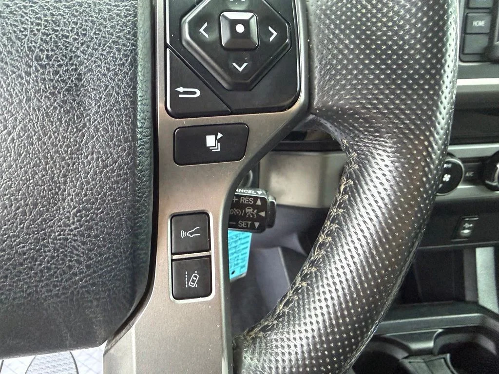 Used 2018 White Toyota SR5 image 34
