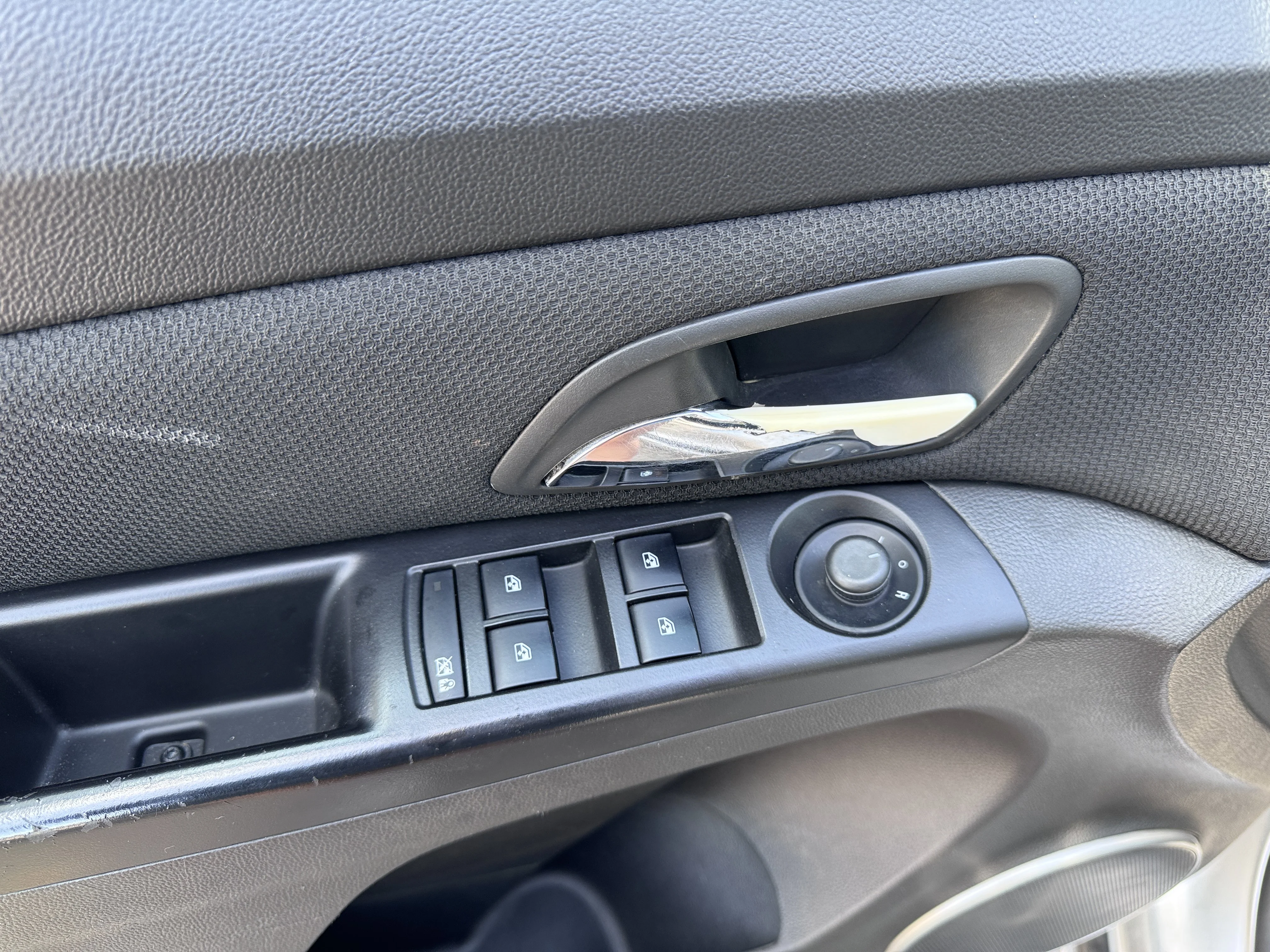 Used 2012 Silver Ice Metallic Chevrolet LT w/1LT image 9