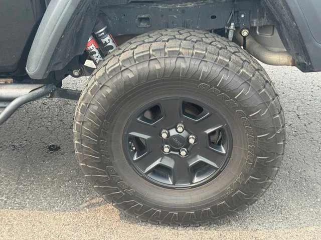 Used 2021 Black Jeep Mojave image 11