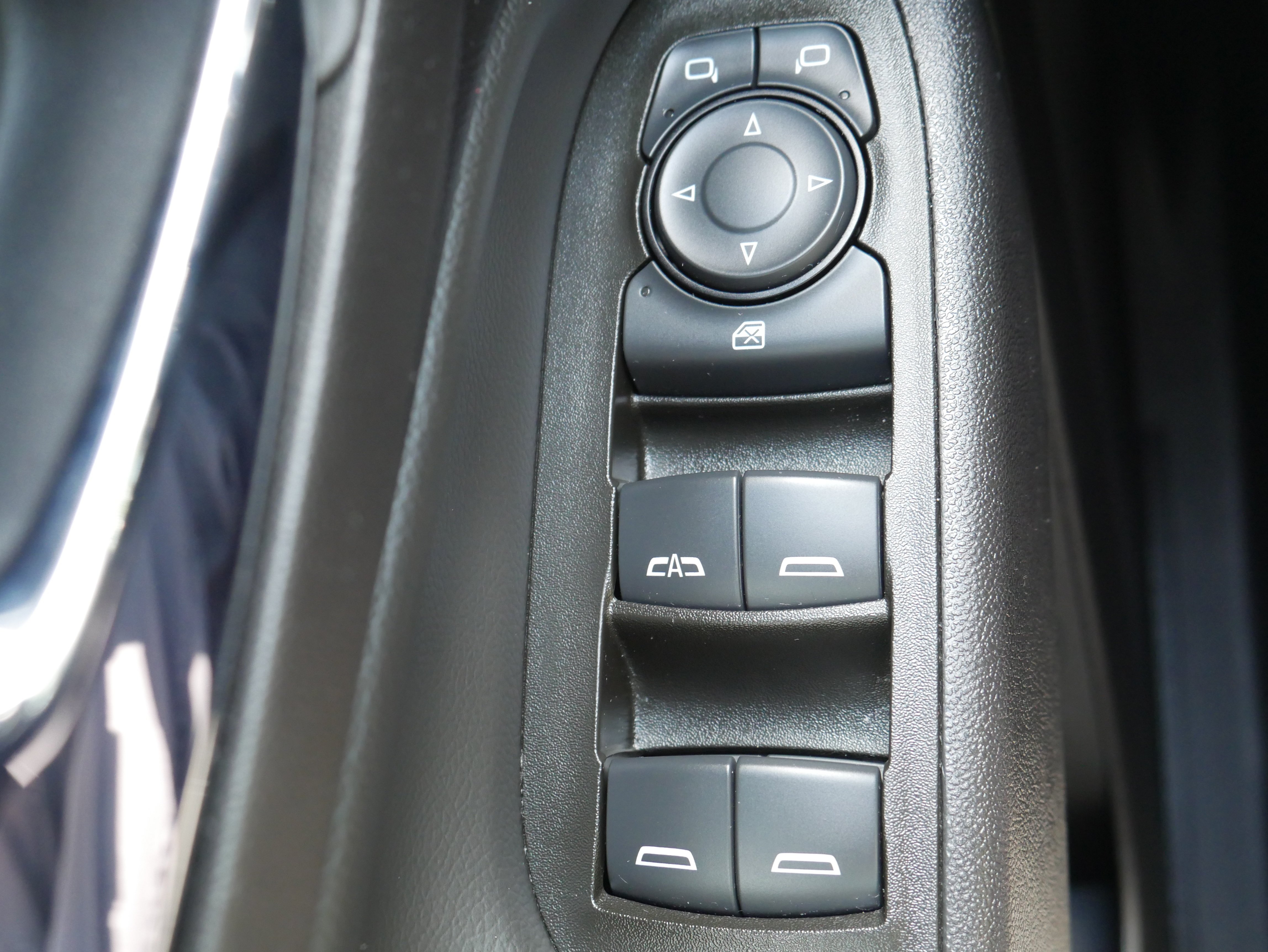 Used 2024 Summit White Chevrolet LT image 27