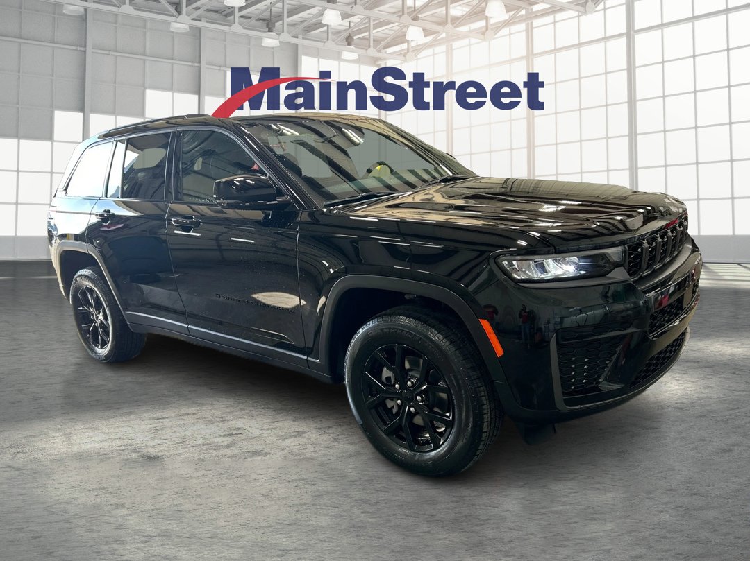New 2026 Diamond Black Crystal Pearl-Coat Exterior Paint Jeep Altitude image 7