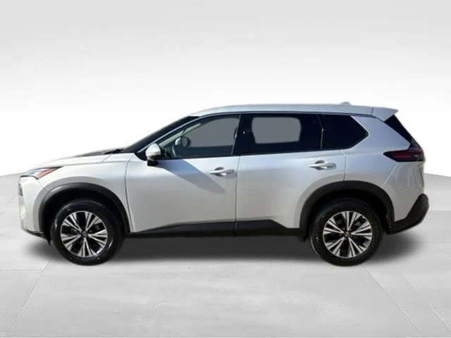 Used 2021 Silver Nissan SV image 4