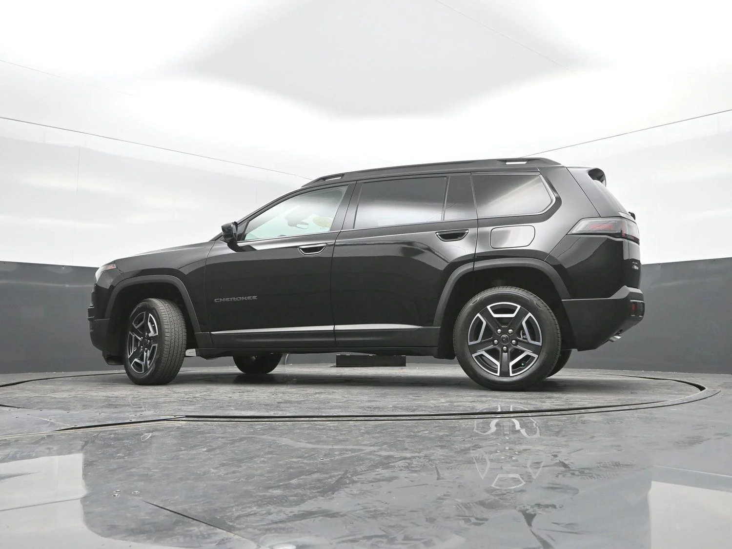 New 2026 Diamond Black Crystal Pearl-Coat Exterior Paint Jeep Limited image 34