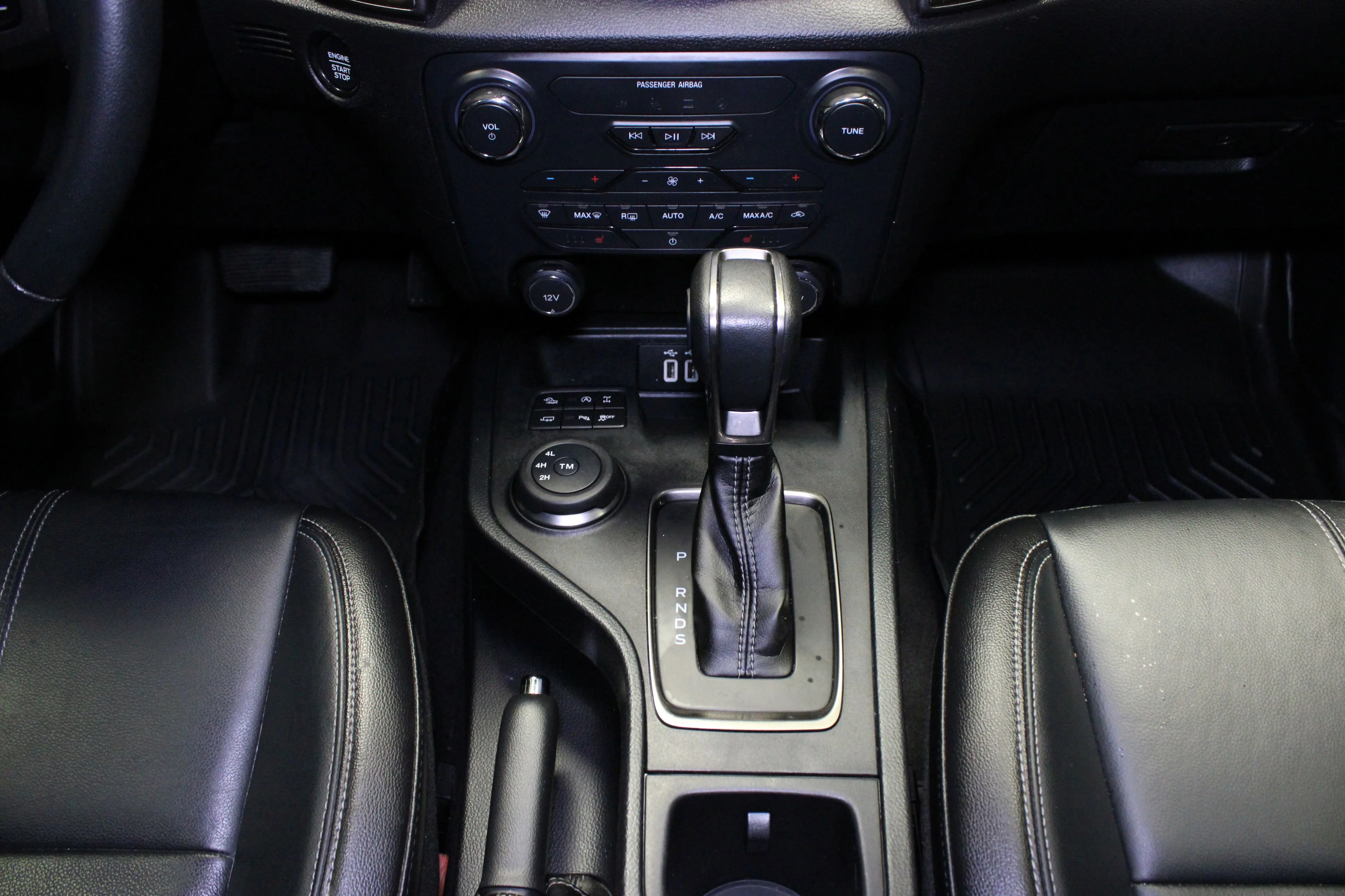 Used 2020 Shadow Black Ford Lariat image 21