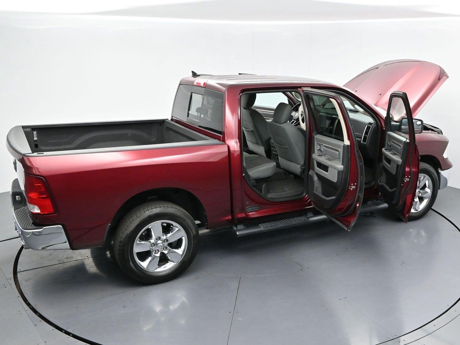 Used 2017 Delmonico Red Pearlcoat Ram Big Horn image 41