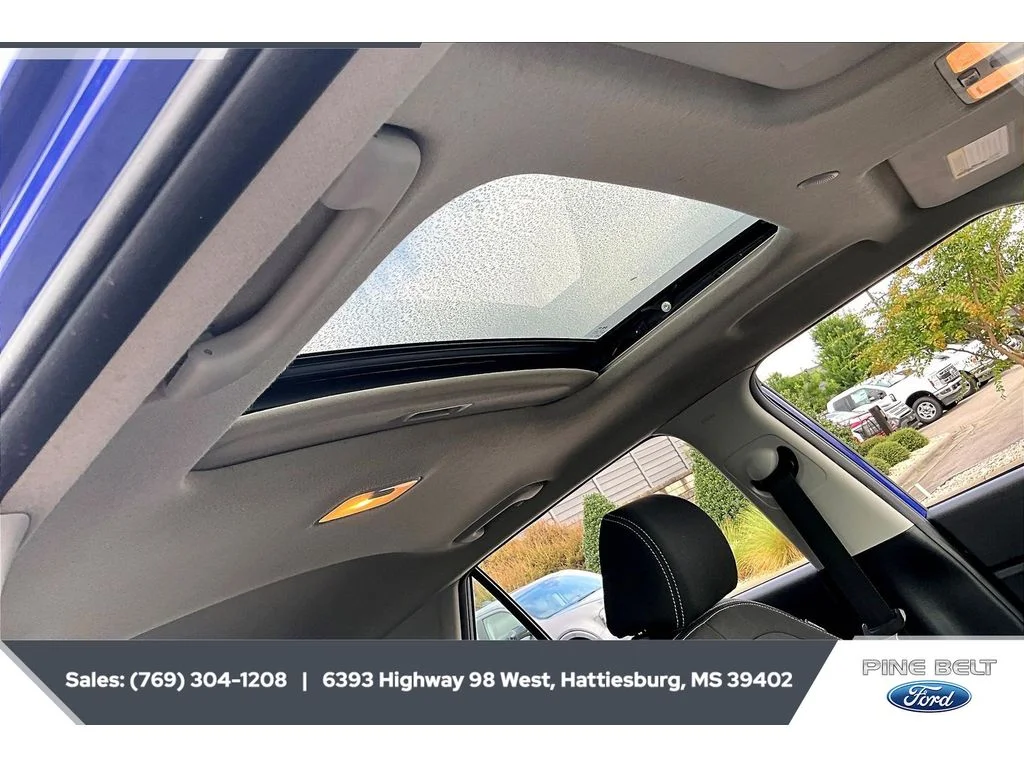 Used 2023 Intense Blue Hyundai SEL image 16