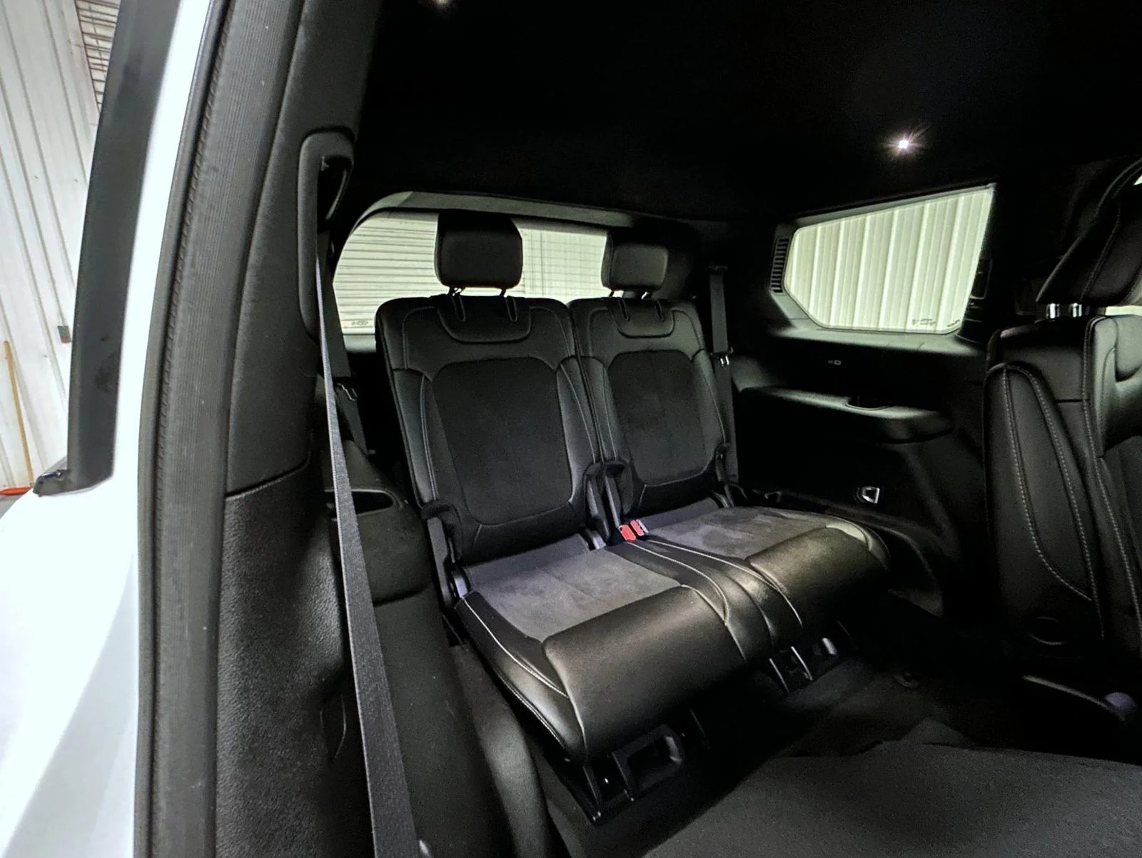 Used 2023 White Jeep Altitude image 19