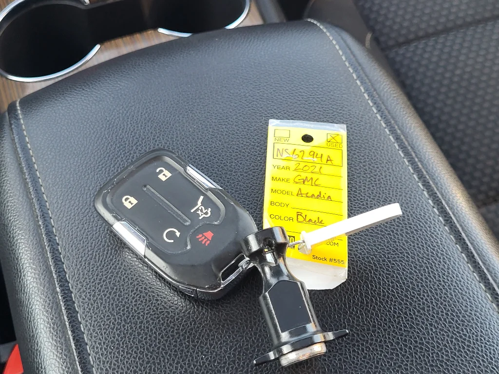 Used 2021 Midnight Blue Metallic GMC SLE image 27