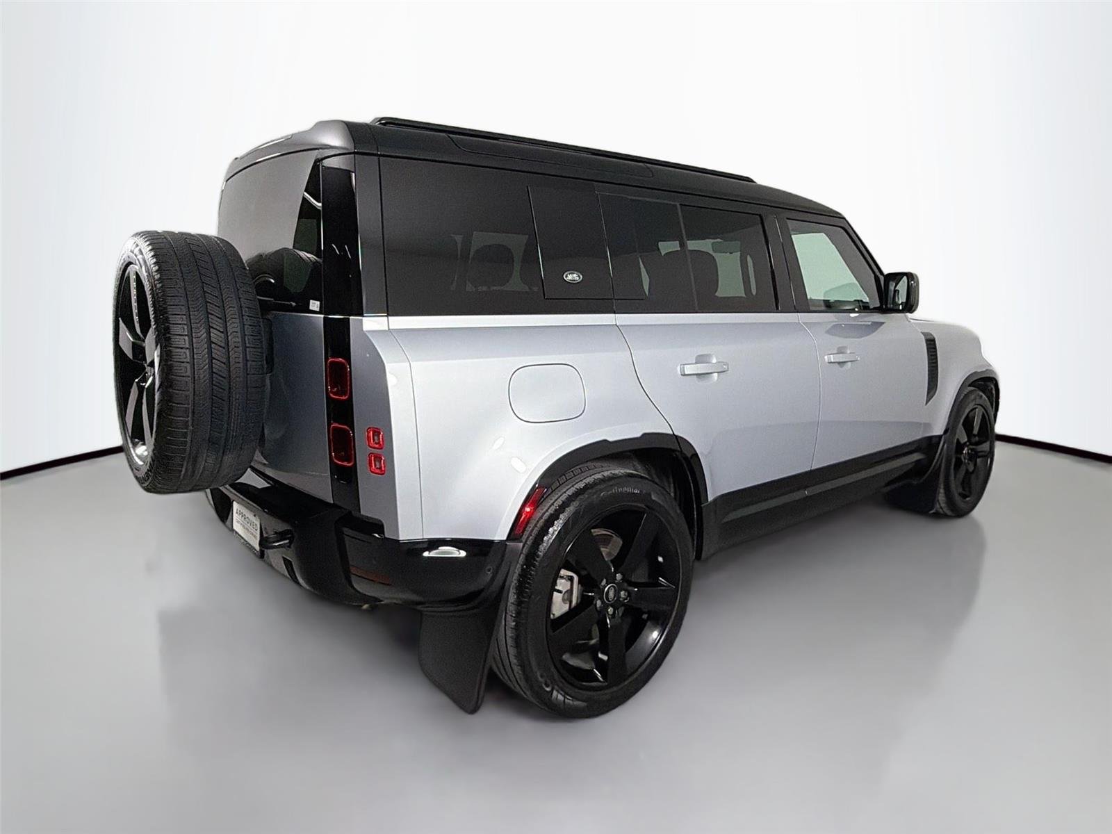 Used 2024 Hakuba Silver Land Rover X-Dynamic SE image 5