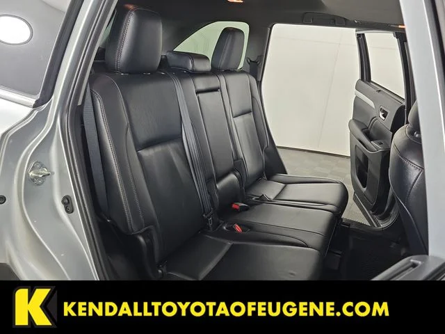 Used 2019 Silver Toyota XLE image 29