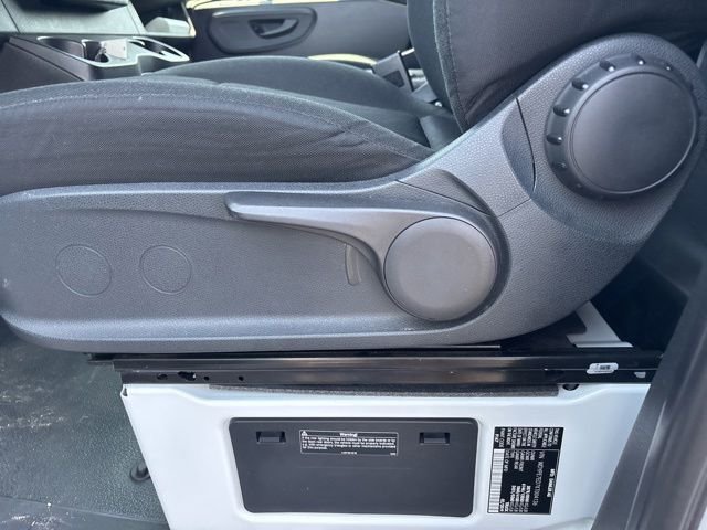 Used 2019 White Freightliner Standard Roof I4 image 14