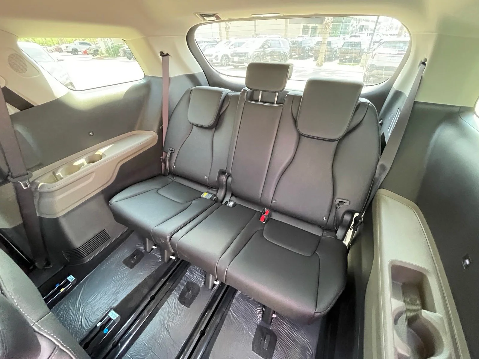 New 2027 White Kia LXS image 24