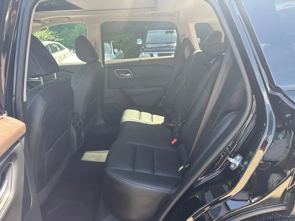 Used 2021 Black Nissan SL image 21