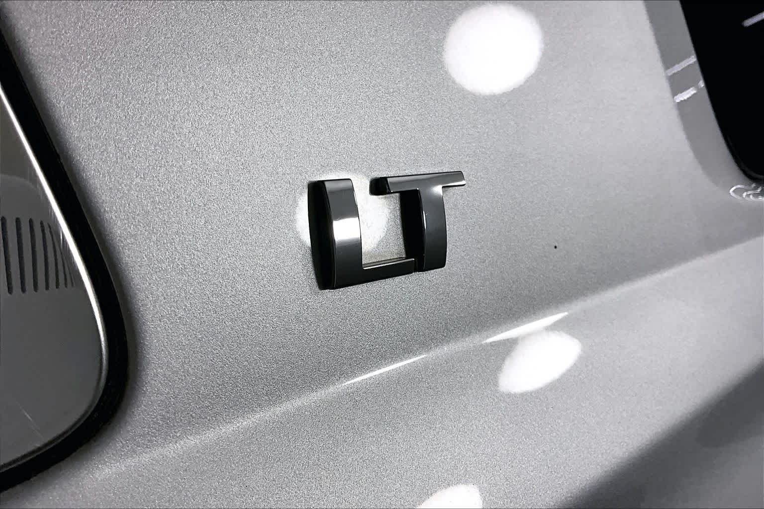 Used 2017 SILVER ICE METALLIC Chevrolet LT image 10