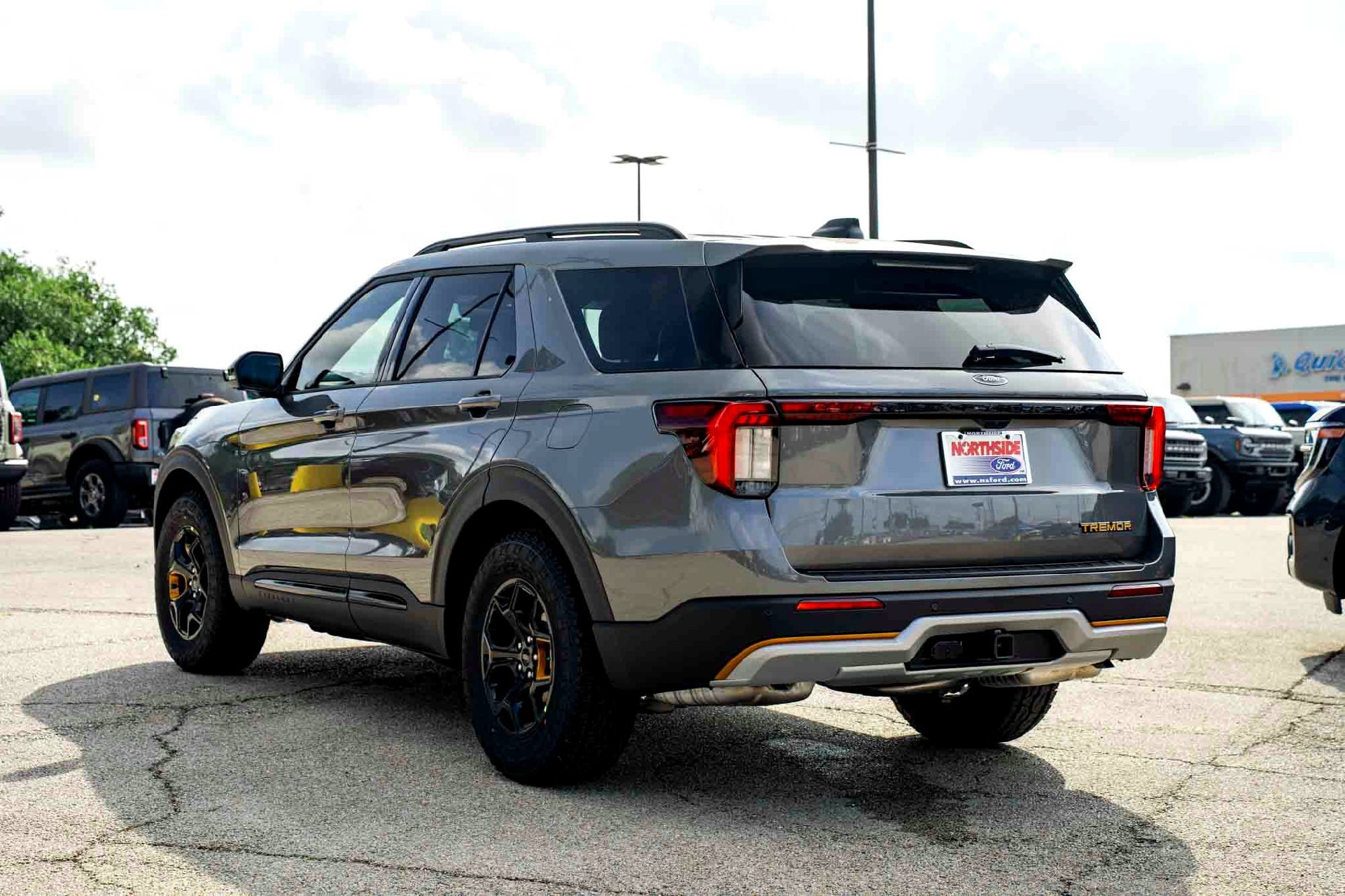New 2026 Carbonized Gray Metallic Ford Tremor image 5