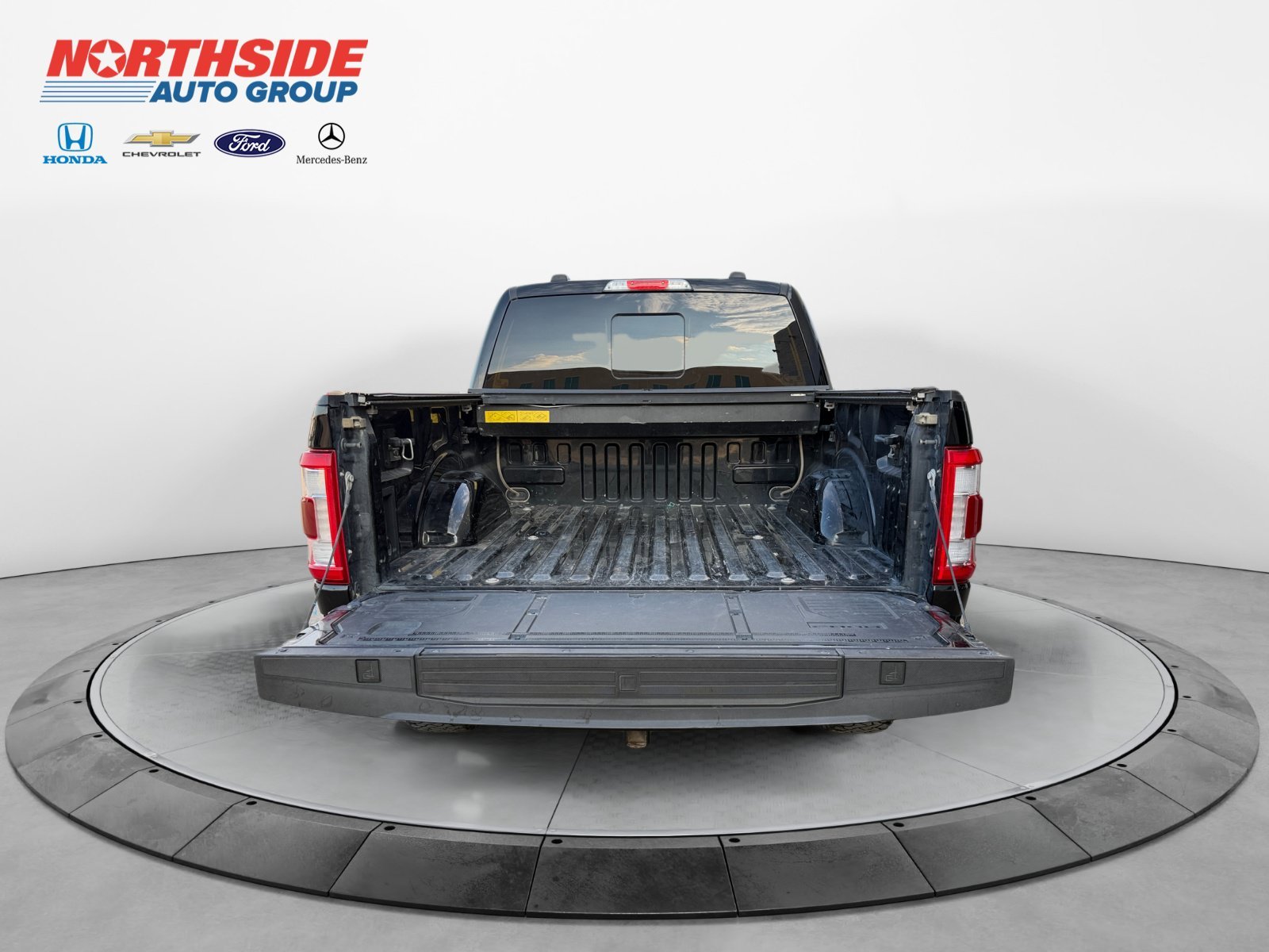Used 2023 Agate Black Metallic Ford LARIAT image 19
