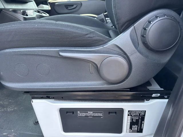 Used 2019 White Freightliner Standard Roof I4 image 14