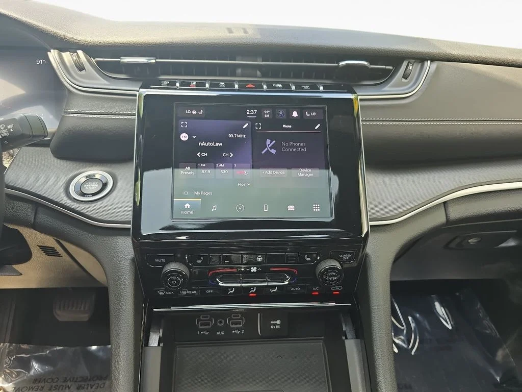 Used 2023 Red Jeep Altitude image 21