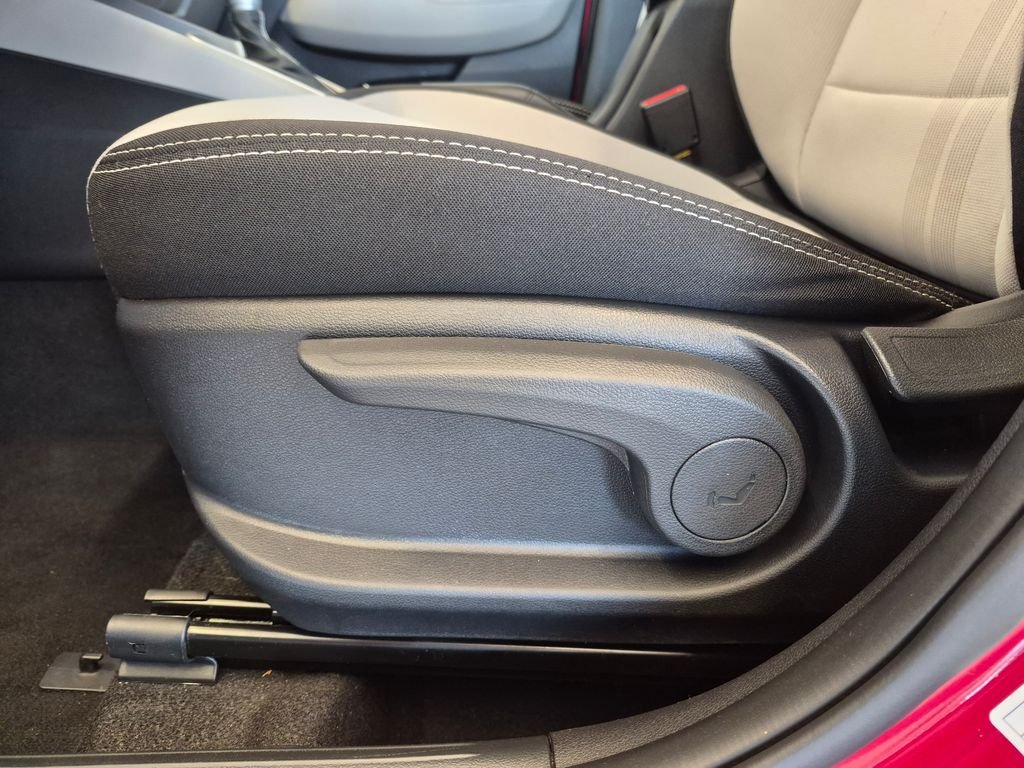 Used 2025 Red Hyundai SEL image 15